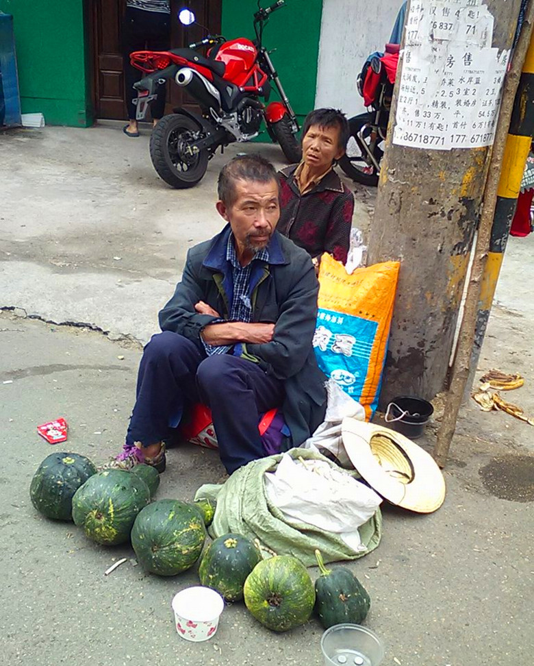 何店卖炭扶持的老头夫妇又杀回随州来了