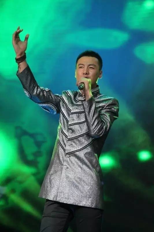 内蒙古年轻男歌手图片
