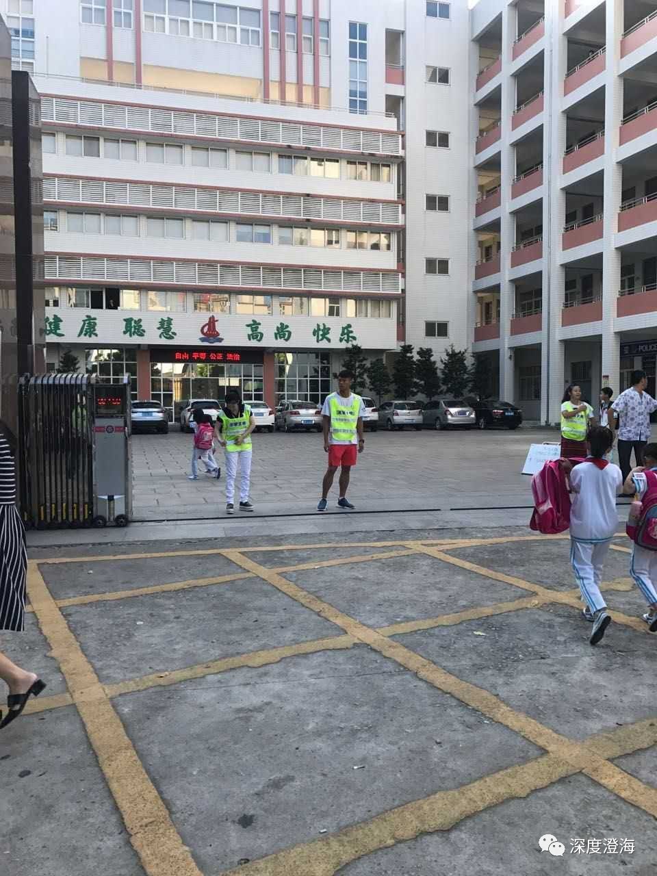 今天澄海各大学校路口来了不少交警,究竟发生什么事情?
