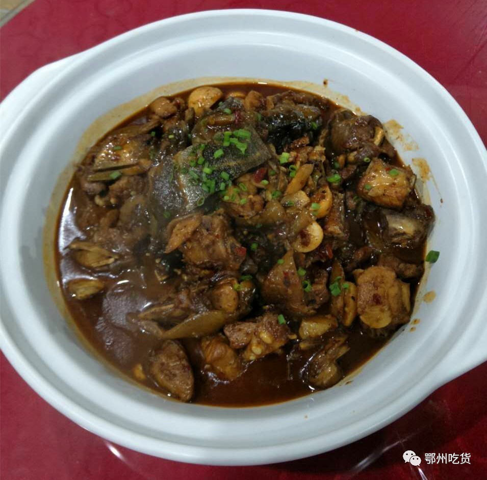 如:香辣蟹,鴿子燒排骨,香煎小鯽魚,桑拿魚頭,鱔魚燒田雞等,本店宗旨