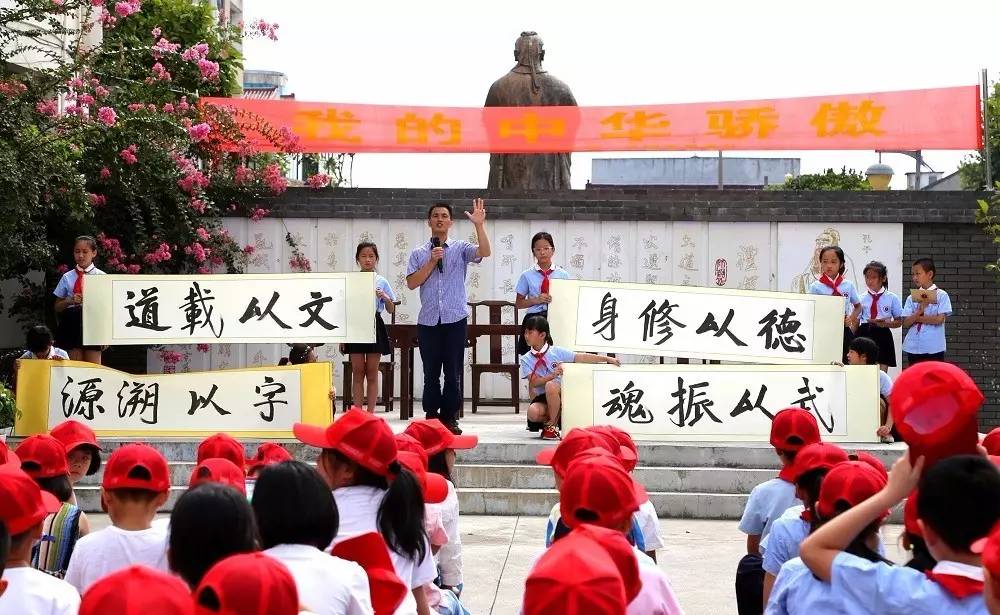 浙江省特级教师,浙师大附属小学校长,柳湖小学教育集团校长倪军健在