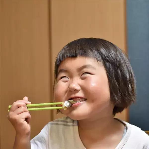 服气!日本亲妈把女儿丑上天的怪照发到网上,竟然还能红!