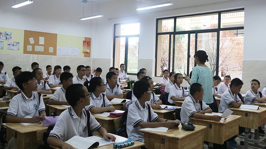 9月的天,位于镇海新城的尚志中学也正式开课啦!