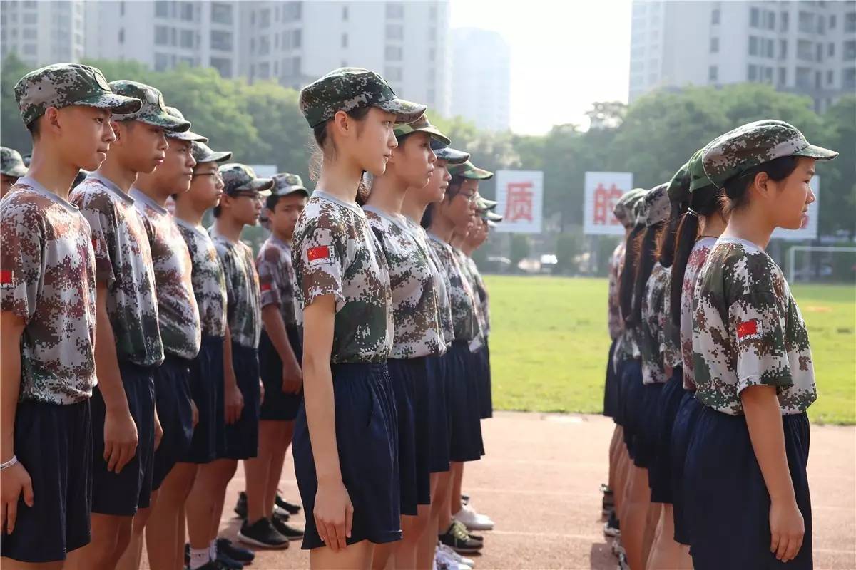 今朝操场点兵明日家国栋梁华附南海实验高中新生报道系列五