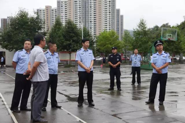 此前,副州长,公安局长程建宏在恩施市一中开展了校园安全知识讲座.