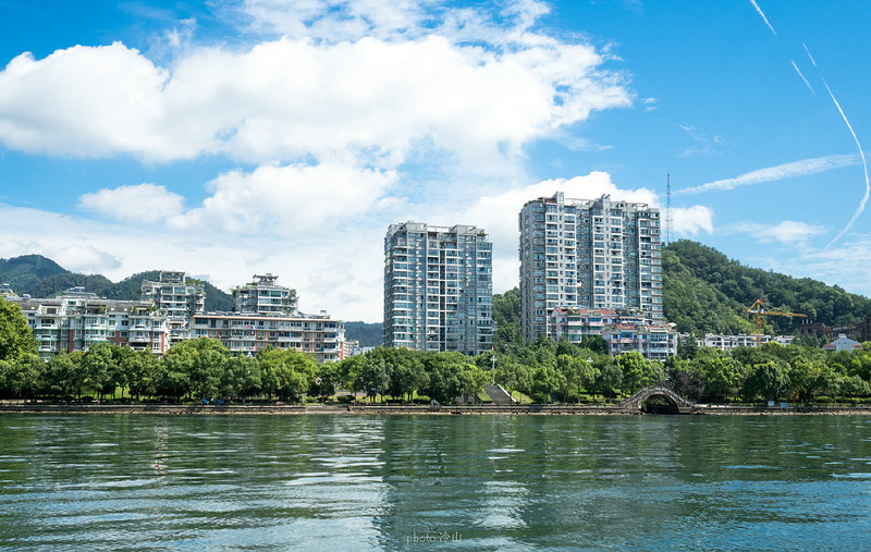 建德市新安江紫金灘龍舟漂游碼頭新安江漂游新安江水,還是農夫山泉一