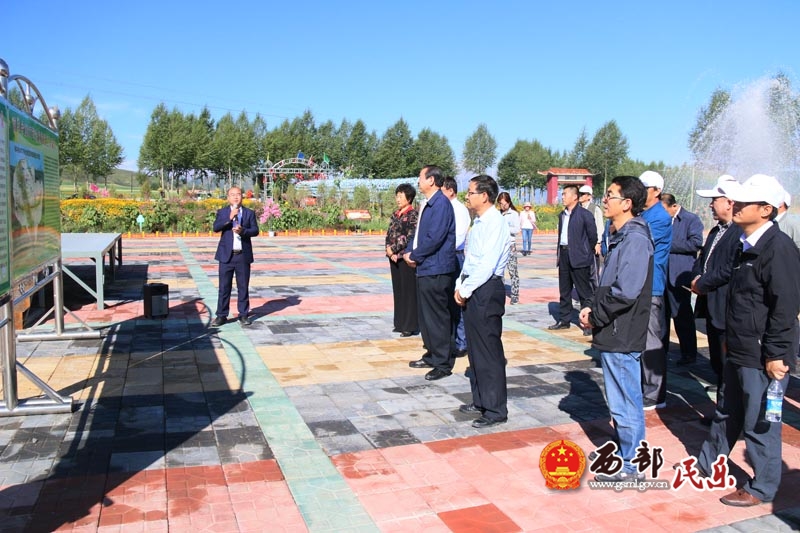 韩延琪一行先后来到扁都口生态休闲旅游区,南丰乡秦之园,金山公园,南