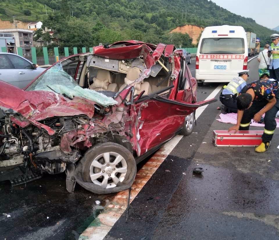 阳逻重大交通事故图片