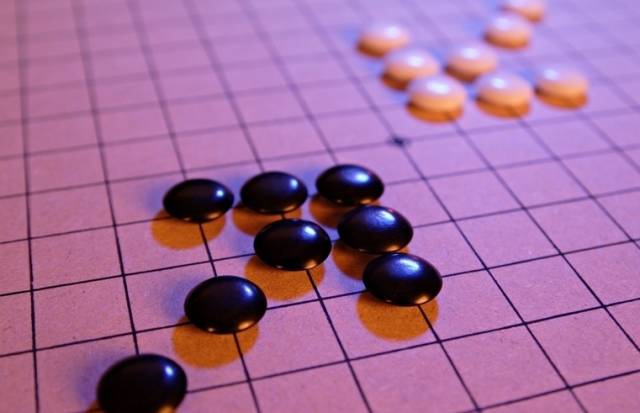 人生如棋步步相随落子无悔