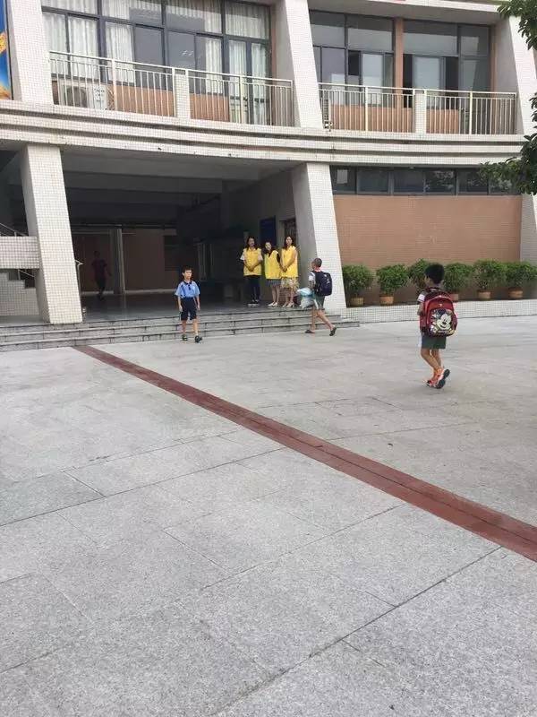 而我们寮步志愿者协会香市小学家长志愿服务队将一如既往,陪伴在孩子