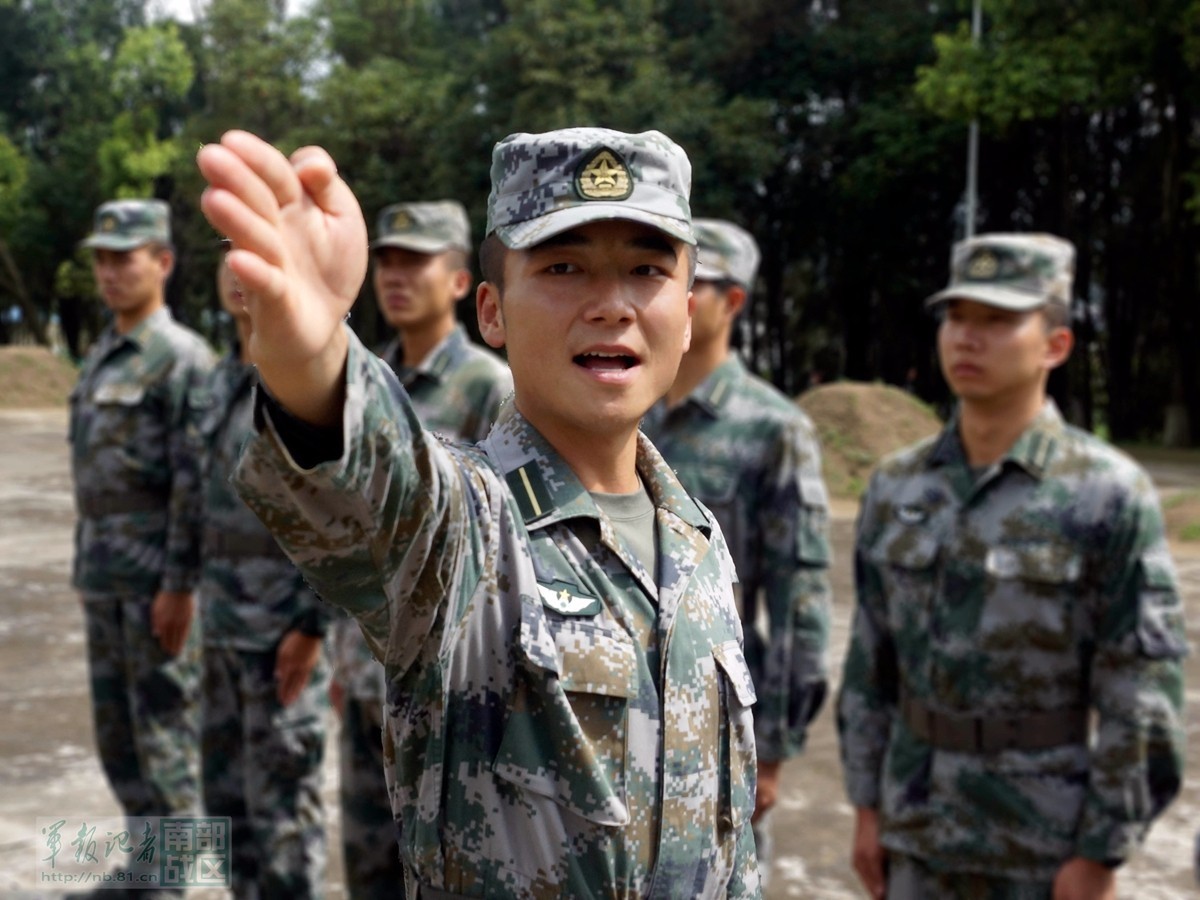 张鑫淼,2010年12月入伍,云南昆明人,毕业于第三军医大学,现为陆军第75