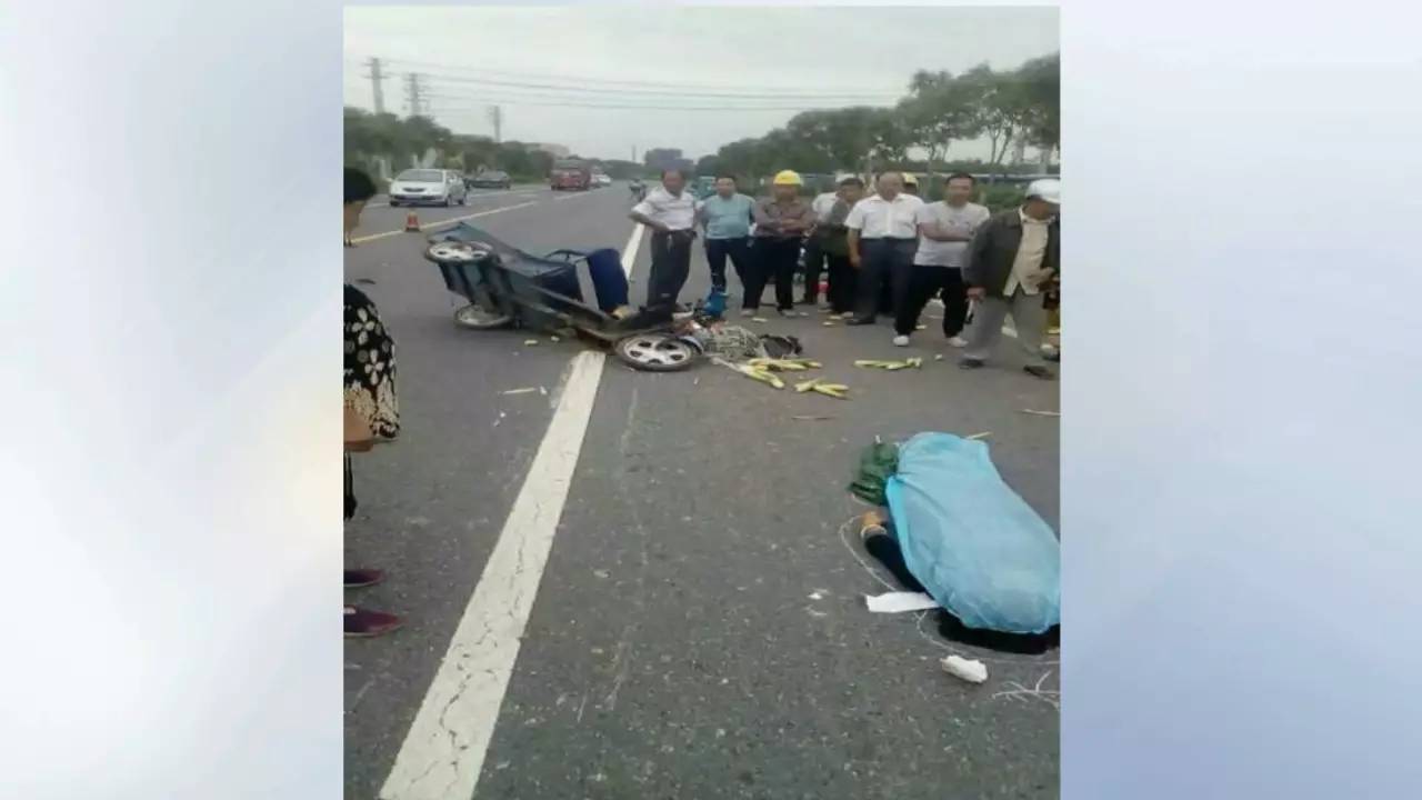 【悲劇】如皋長江鎮發生車禍,媽媽被撞身亡,家中貧困留下兩個女兒.