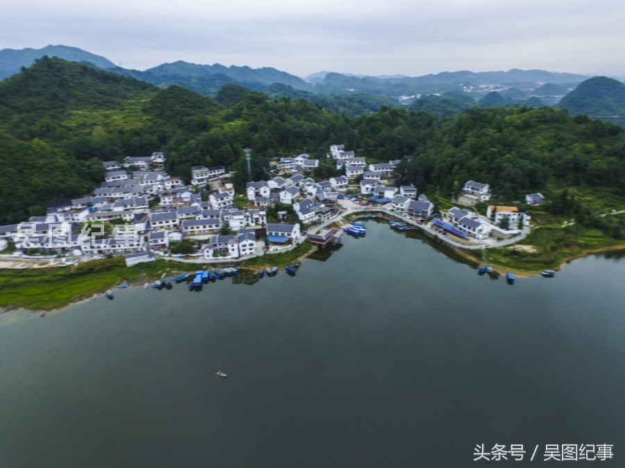 百花湖畔生态大美2017年9月2日,贵阳市观山湖区百花湖乡拆乡建镇,一个