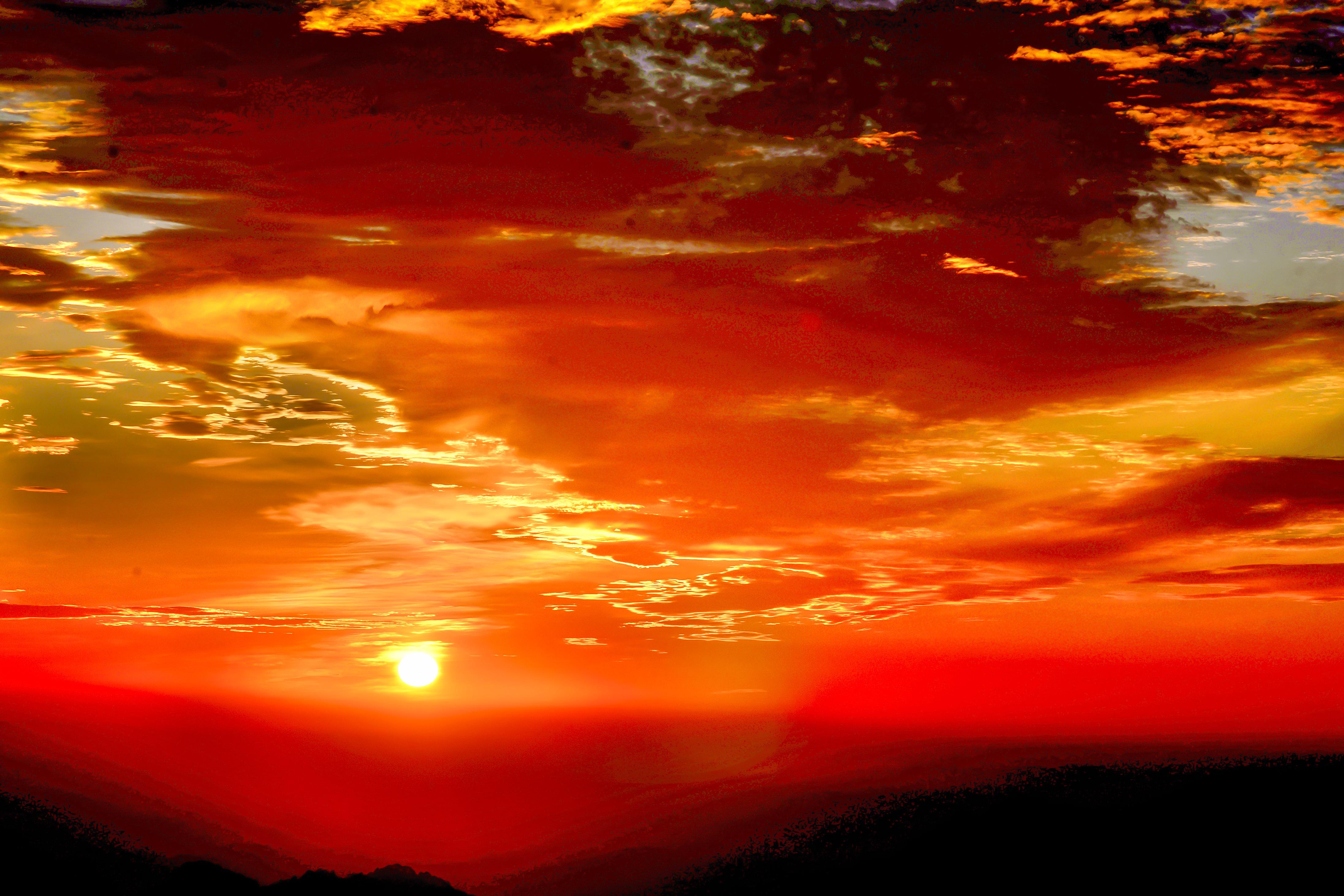 火红的太阳刚出山图片图片