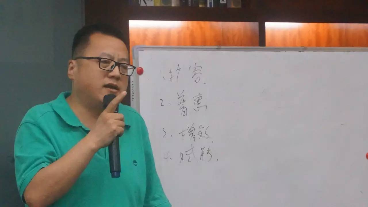 宁远科技副总裁刘康林对小组观点进行补充▲医诺智能董事长李强陈分享