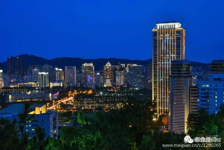 中闽大厦马克波罗大酒店外景马可波罗大酒店湖滨西路的繁忙车流福建第