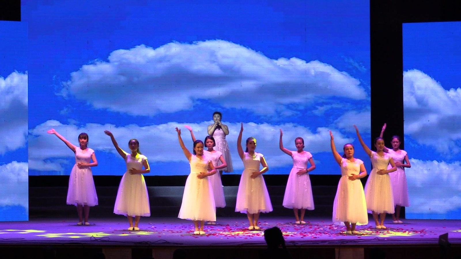安徽佛教梵呗艺术团文艺演出节目:手语歌舞《感恩一切》