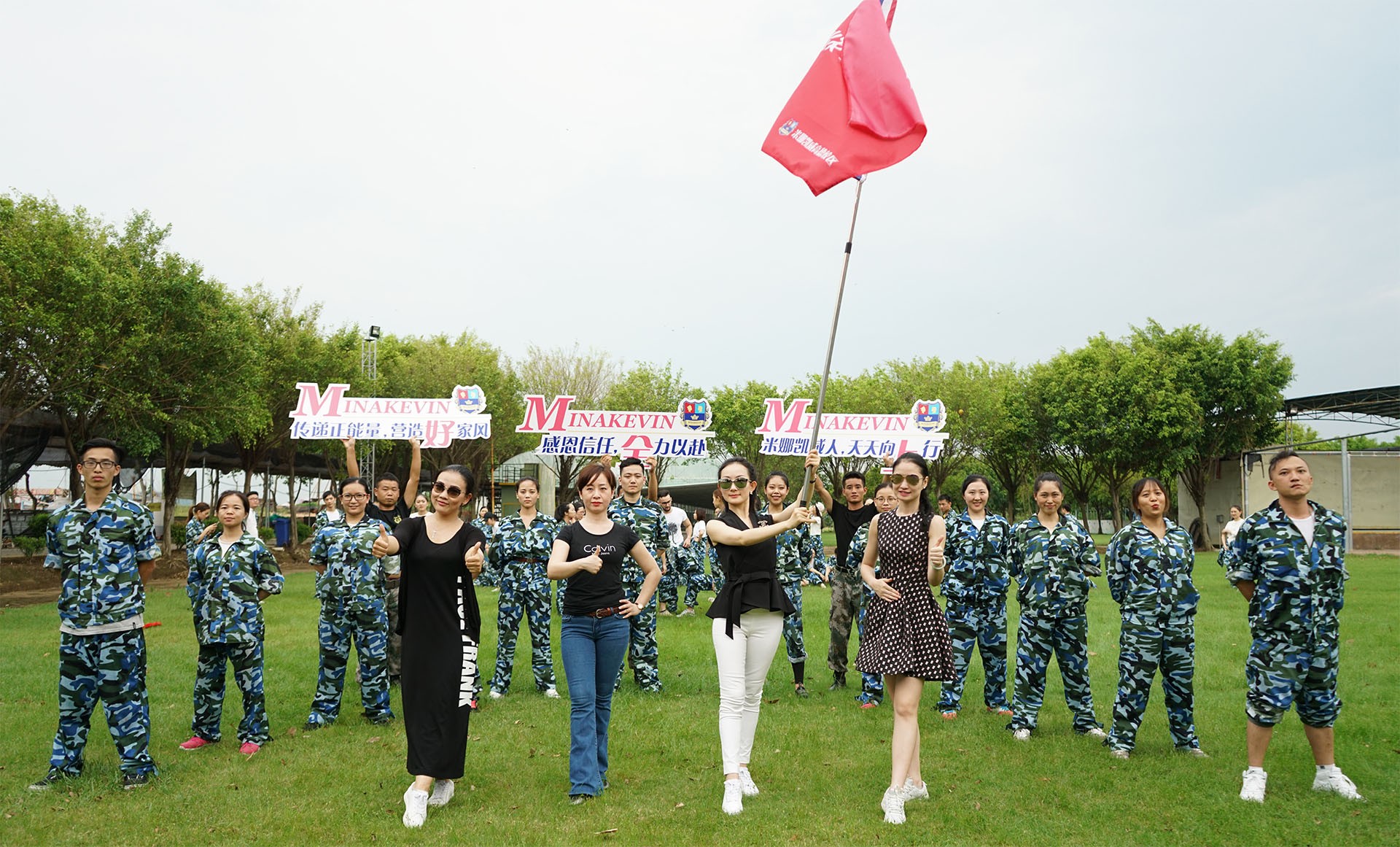 六鋒隊超級戰狼隊戰狼隊戰狼總隊團隊風采展示▲一切行動聽指揮▲沙場