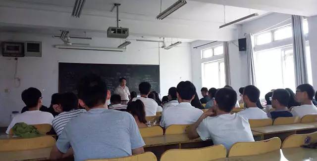 鄭州大學博士生導師石東洋教授應邀來我院講學