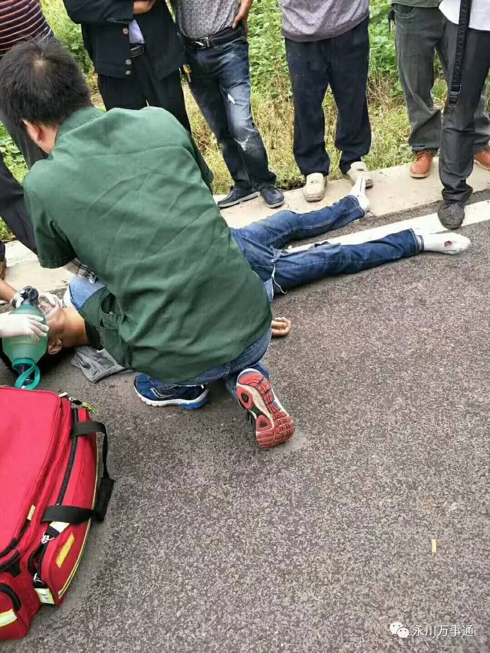 悲劇下午一騎摩托小夥車禍身亡安全是回家最近的路