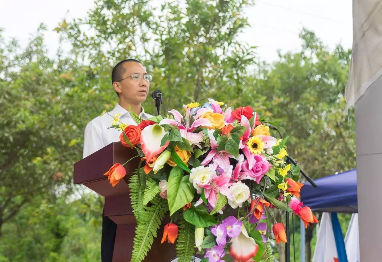 由外语系讲师,中共党员高亮老师和会计系讲师,中共党员彭良军老师为