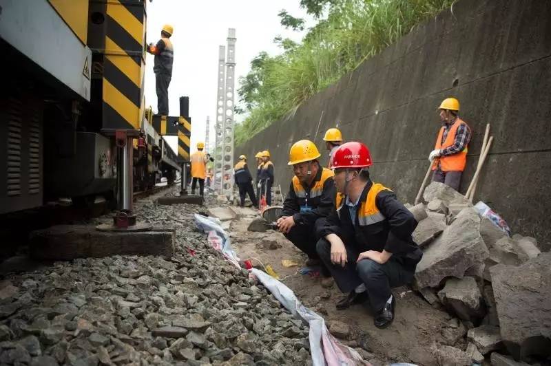 沙場秋點兵決戰客整所襄陽供電段接觸網施工現場紀實