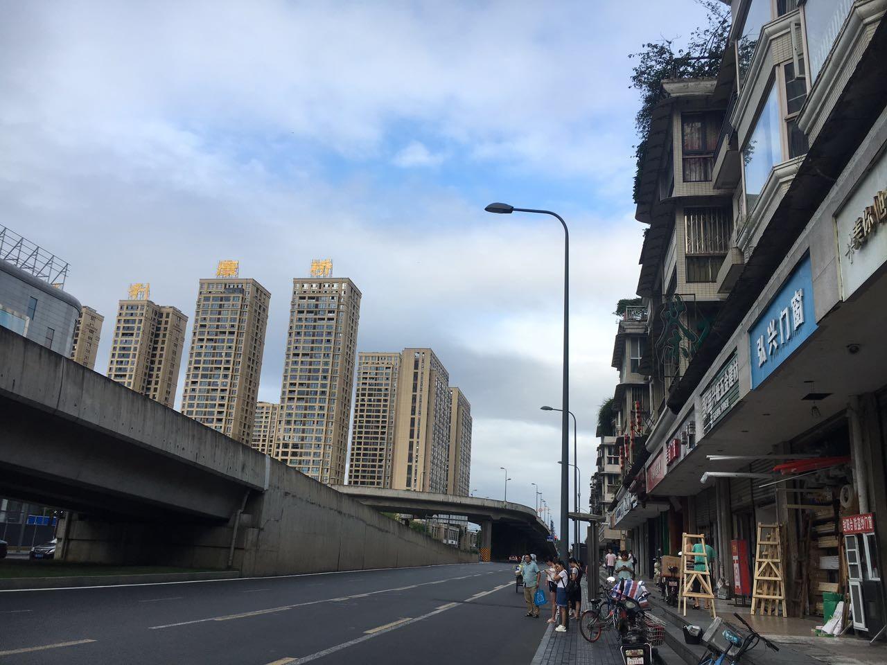 前,二仙桥东路,成华大道,成南高速,崔家店路,杉板桥路等5条道路交汇的