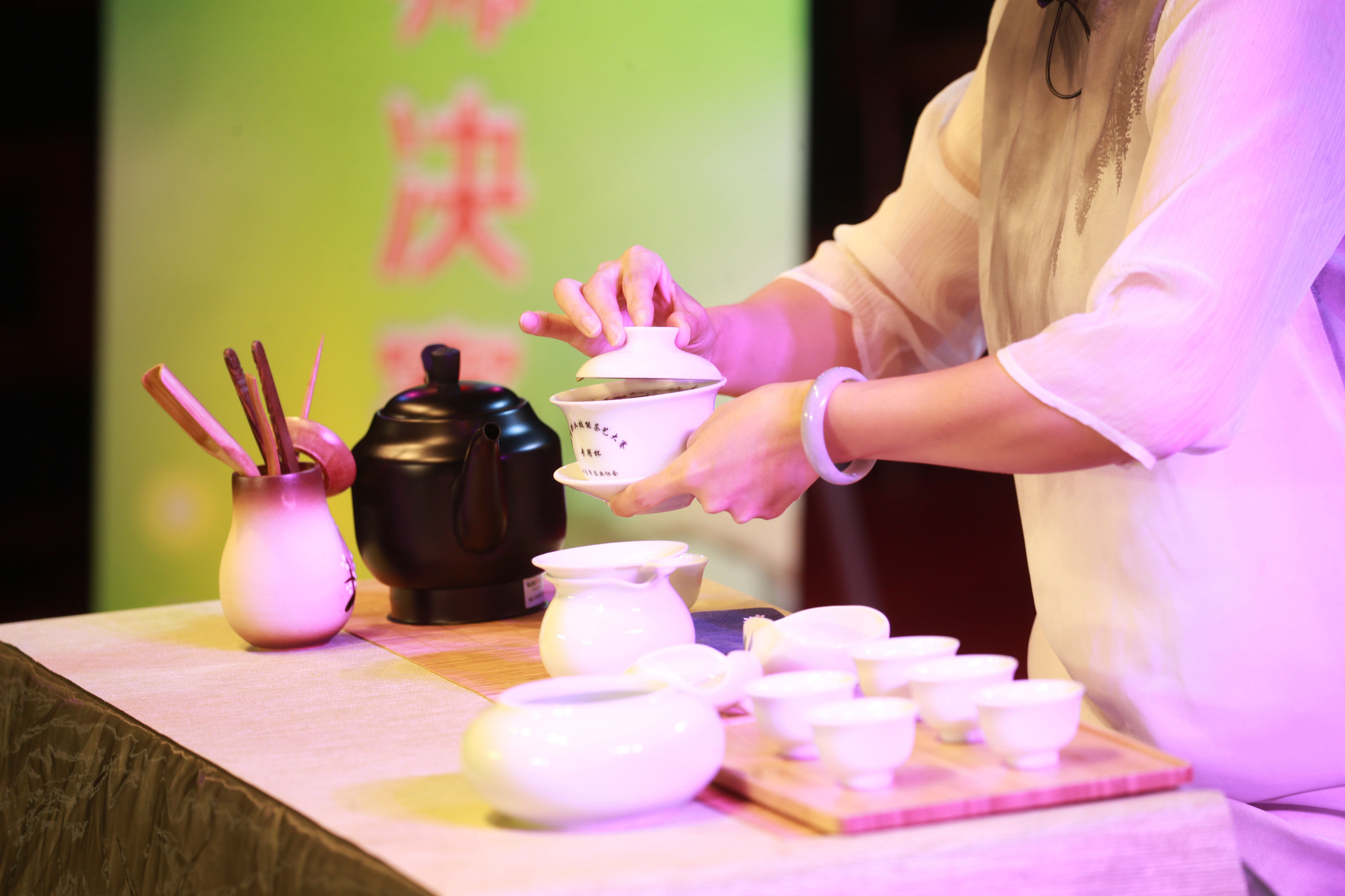 北京举行茶艺师职业技能竞赛比拼茶文化