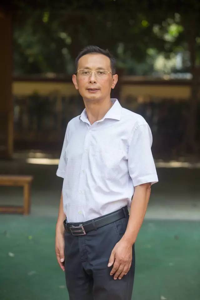 公明中学校长图片