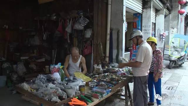 黄鹤松:黄仁和打铜店是我爷爷的店号,以后就是我爸爸开的,爸爸去世后