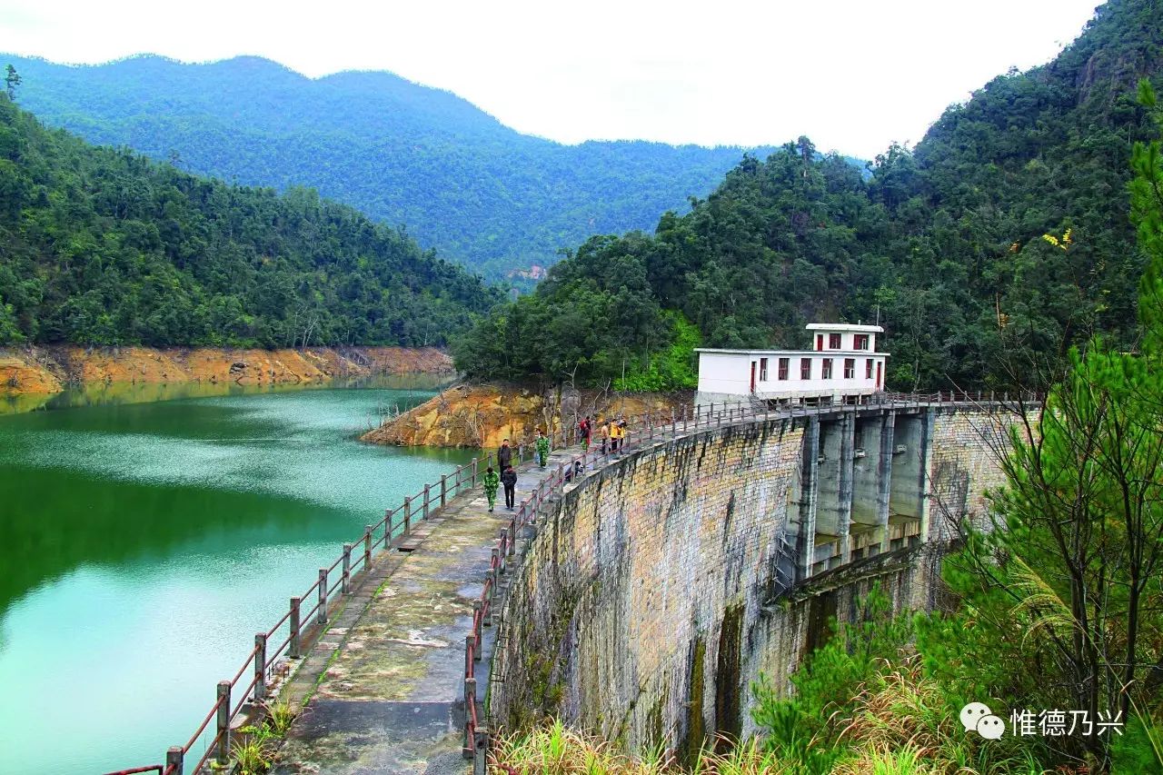 茅山岗三座水库荡漾其间,双河口水库,现有双溪湖水库,沿马溪一路分布