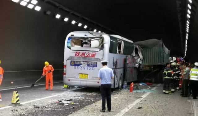 京承高速发生重大交通事故,现场3人死亡10余人受伤!
