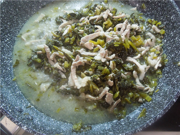 淀粉1小勺 极家常的雪菜炒肉丝,下饭伴粥皆宜,我还用来煮雪菜肉丝汤面