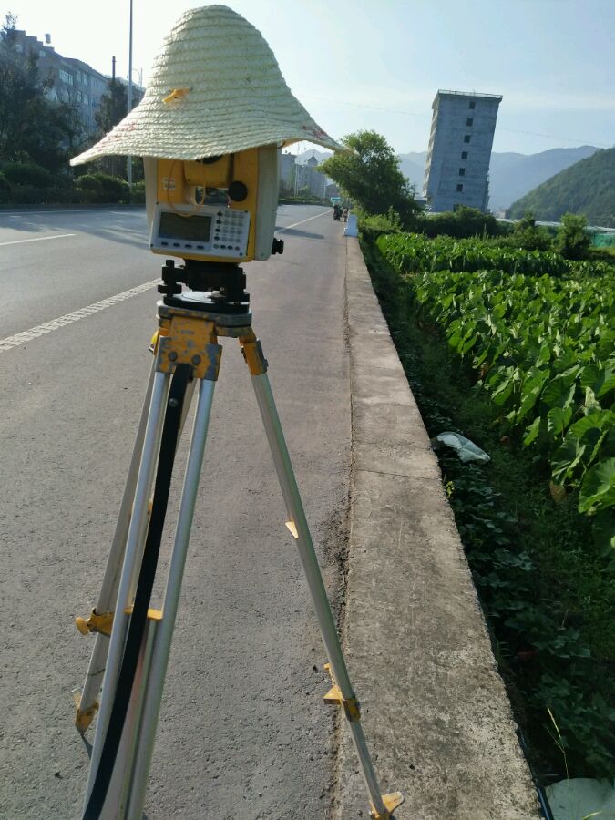 阿姨,別擺造型了,我不是拍照的