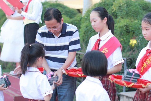 书生小学肖婷图片