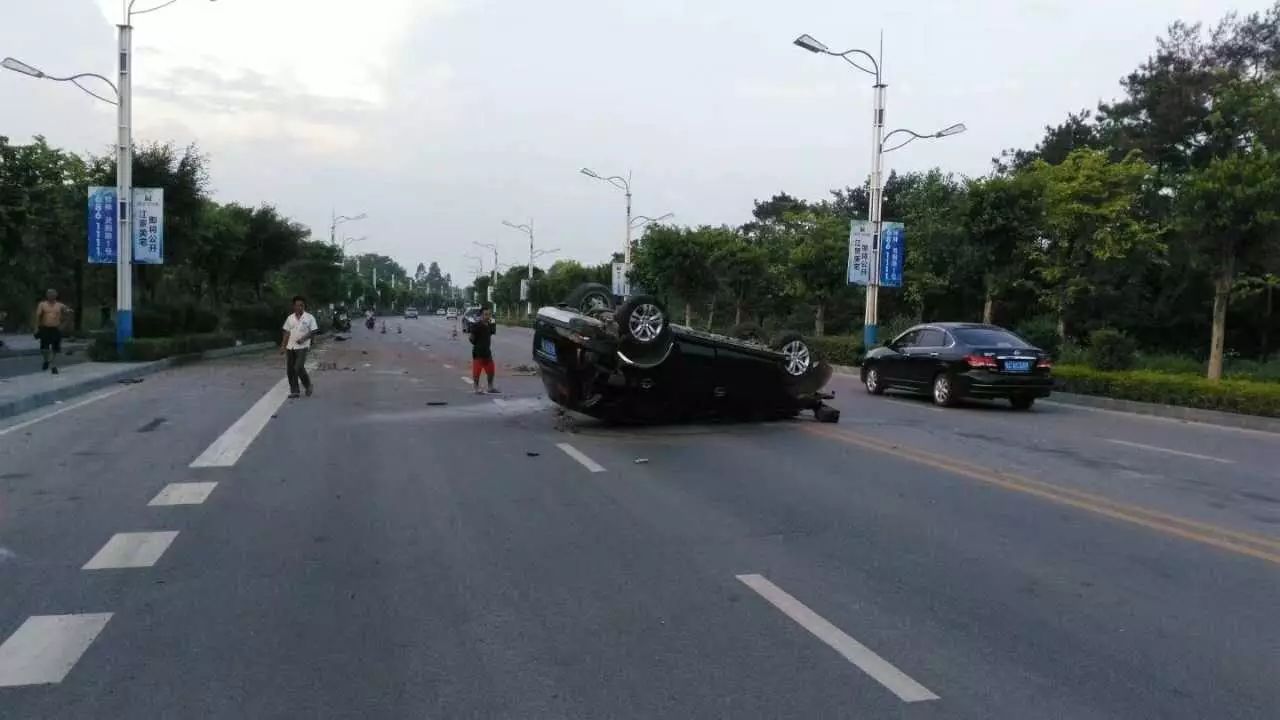 觸目驚心桂林24小時內連發3起嚴重車禍1人命喪車輪