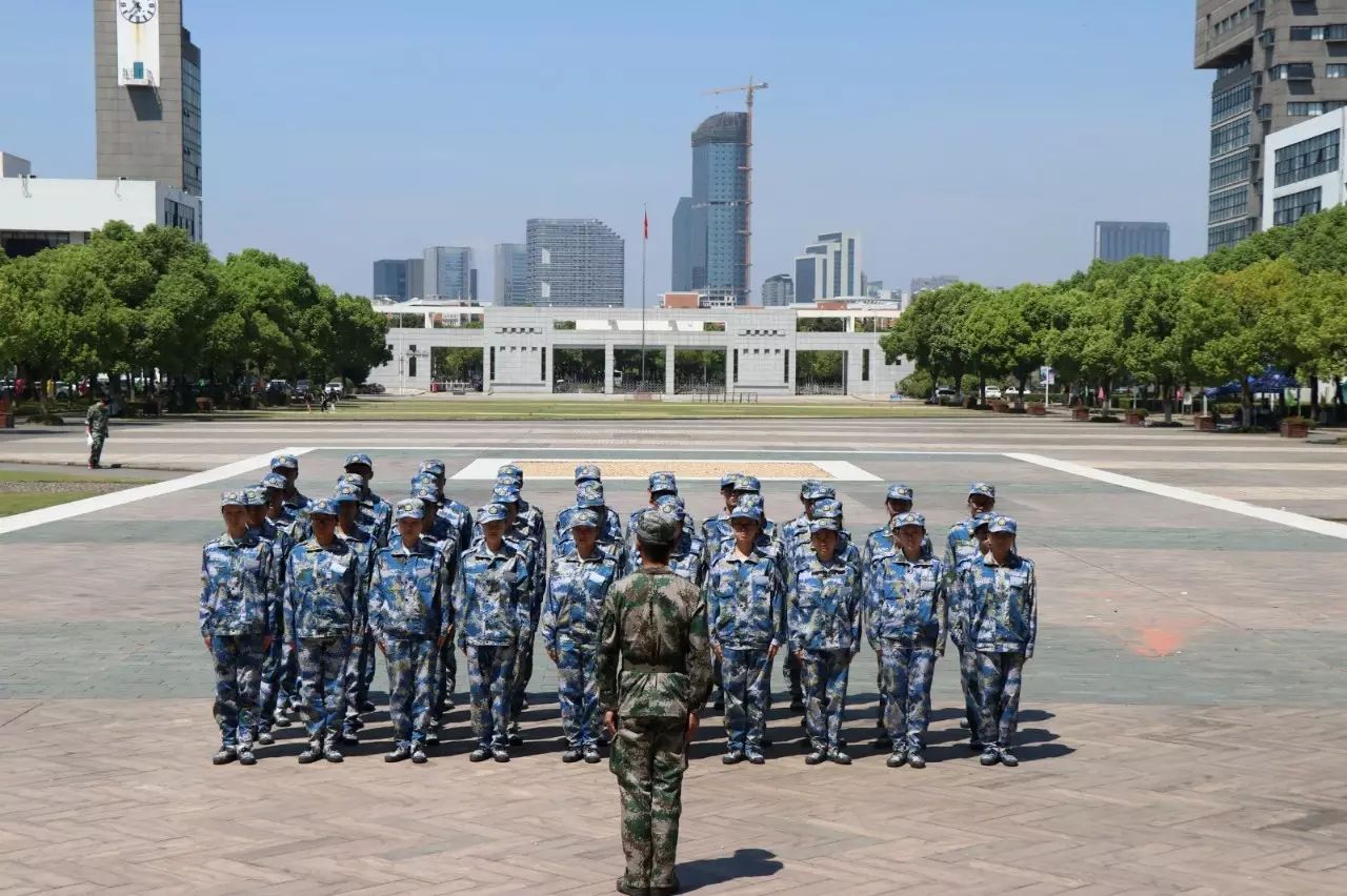 【图说】你还没开学?浙大宁波理工学院的大一新生已经军训一周了