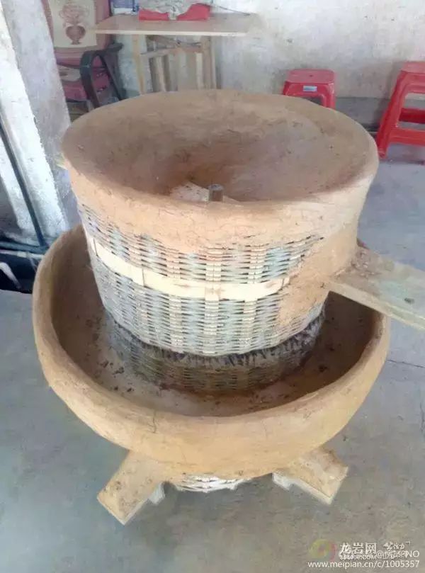 面临失传的古代碾米机谷砻新罗区80多岁的民间艺人再现技艺