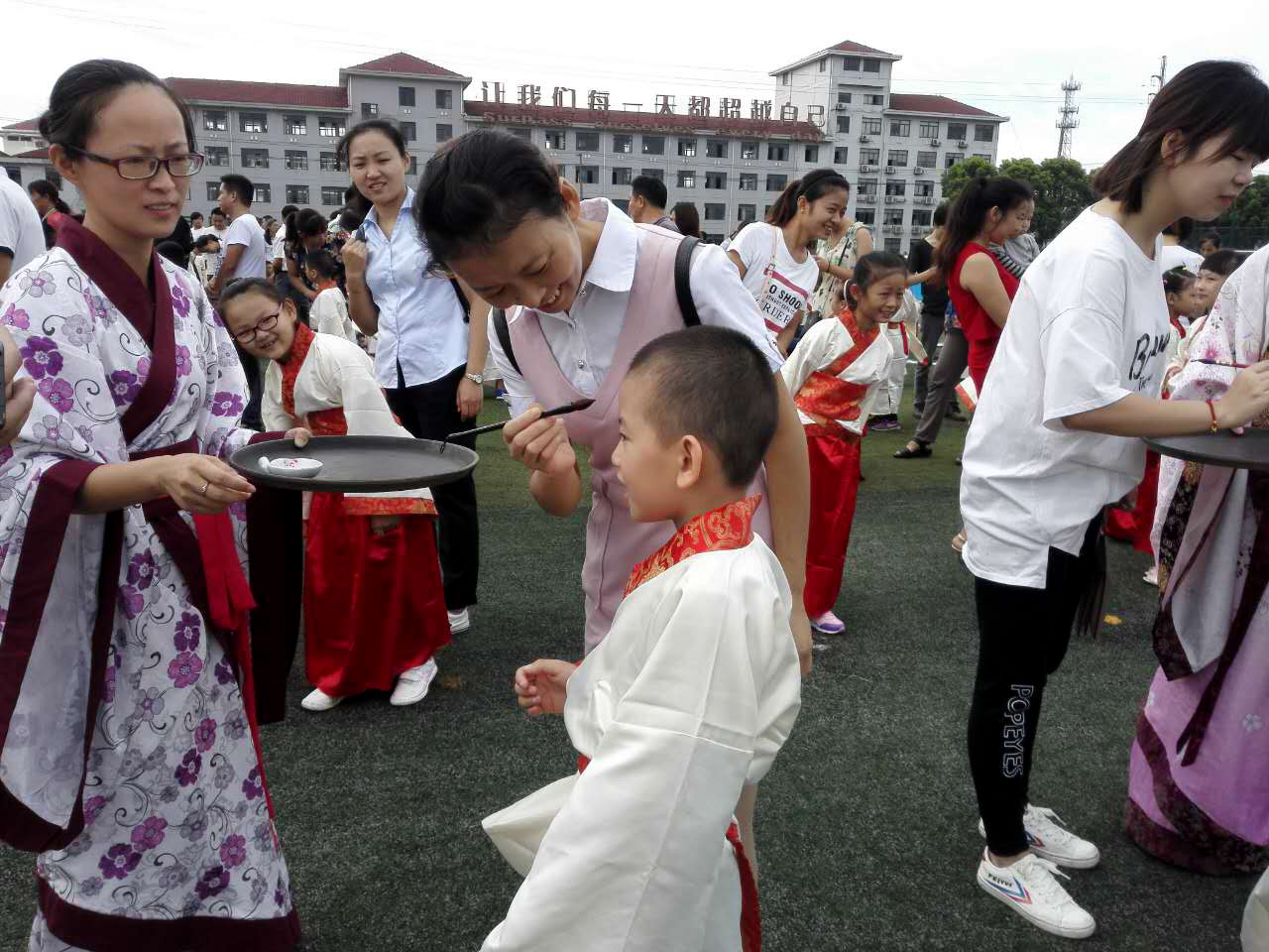 开笔礼助力国学传承江阴市夏港实验小学开学典礼成功举办