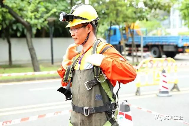 快誇我(*75▽75*)2017年8月31日南山區學苑大道排水管道工實操