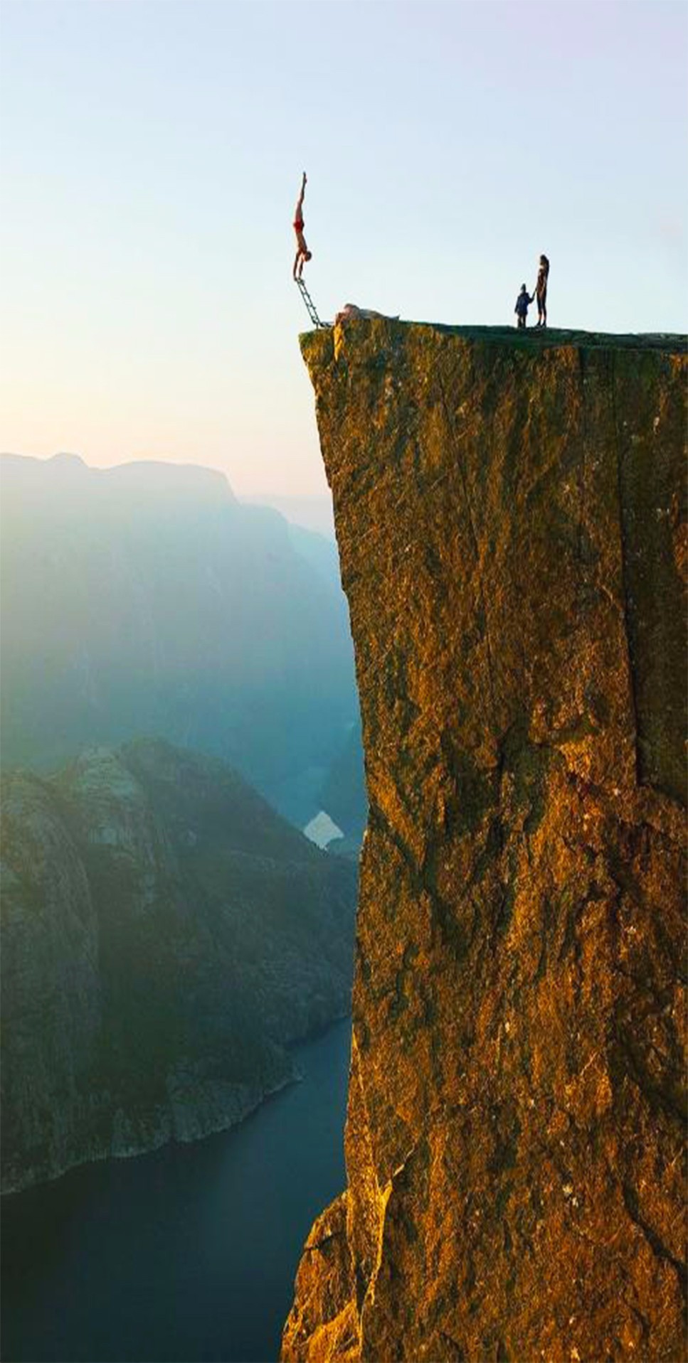 世界上最高的悬崖图片