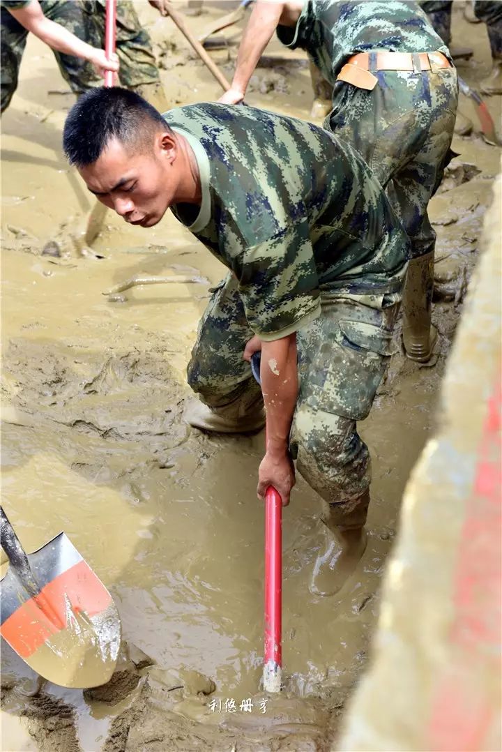 暴雨过后,册亨这片土地上全是坚强.