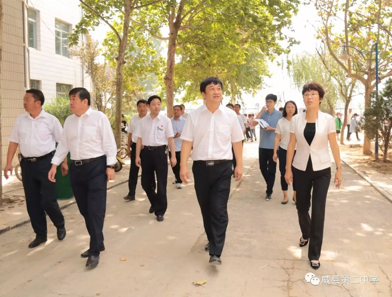 教师节前夕威县二中迎来领导慰问