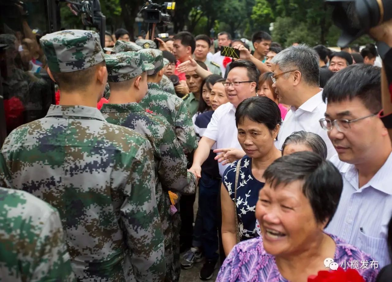 我镇欢送46名新兵入伍这名新兵身份有点特殊刷新了我镇一项纪录