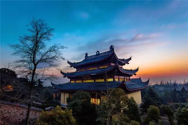 位於太湖旅遊度假區的南端,也是南太湖主峰弁山的東麓,又名