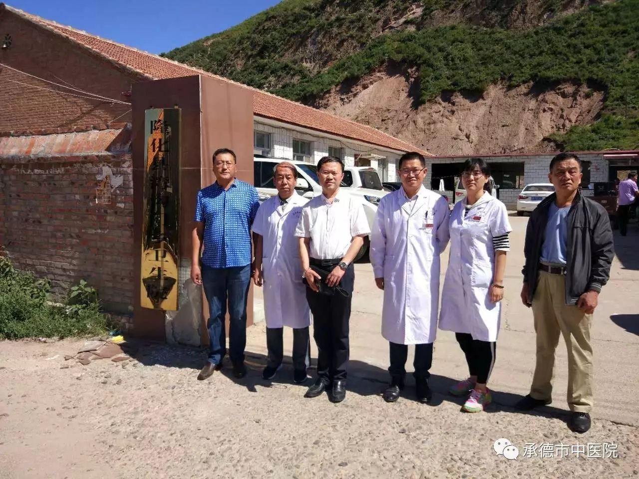 9月6日,由王泓副院长带队,抽调脑病科,普外科等专家一行深入到隆化县