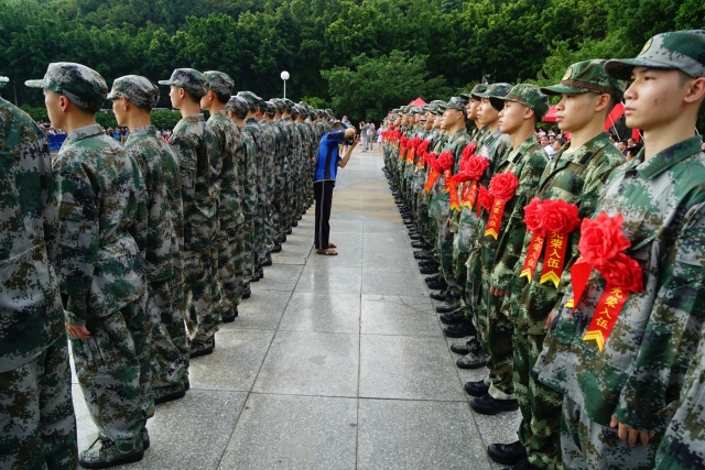 今日,63名新兵正式奔赴軍營!