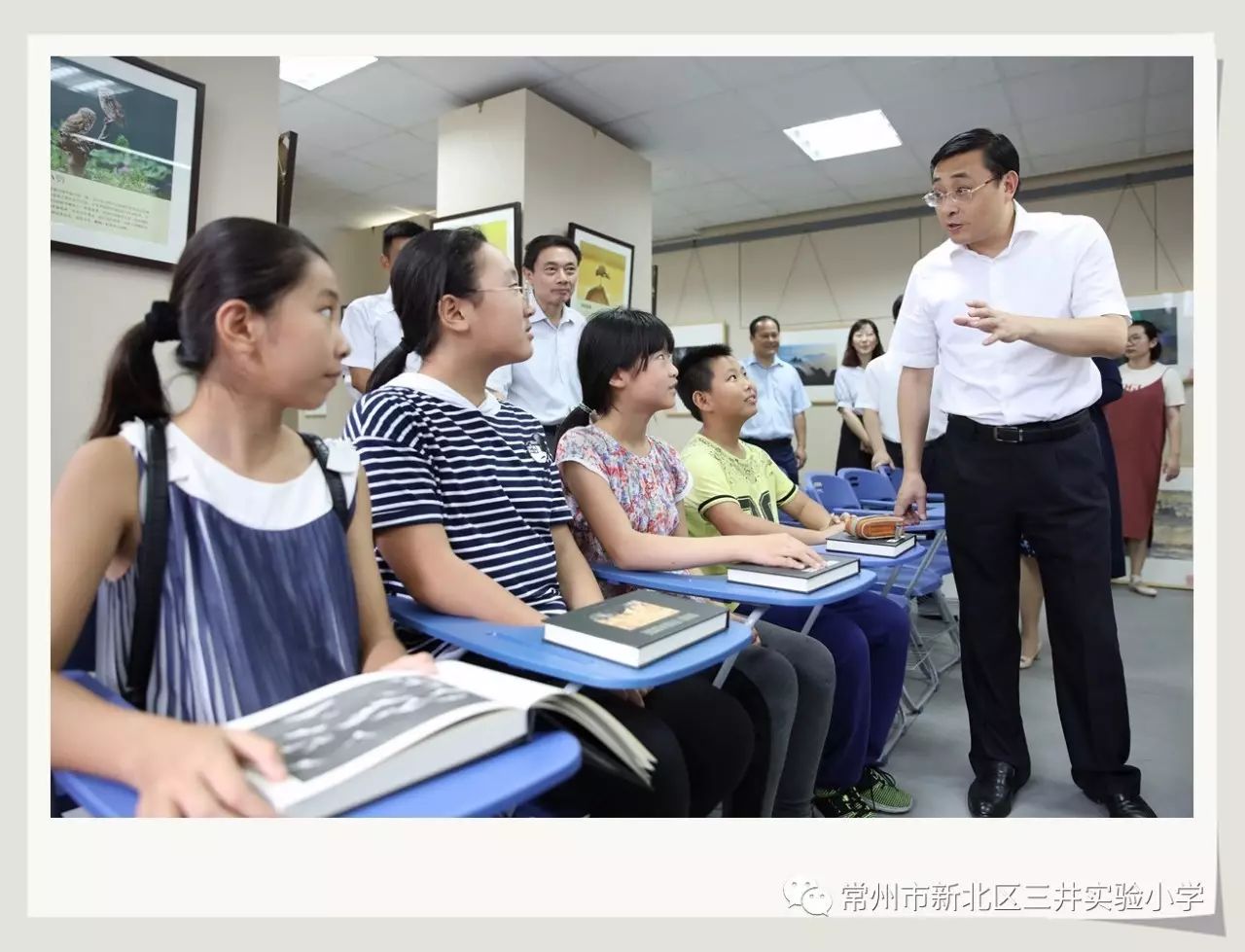 三井实验小学在第33个教师节来临之际市委书记费高云一行慰问井小教师