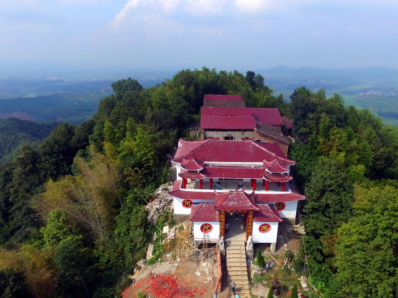 余干名山—李梅岭寺庙从修后的风采