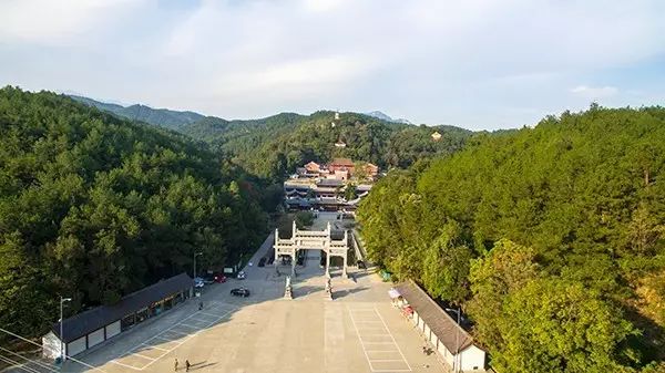 三祖寺禅林谁第一此地冠南州